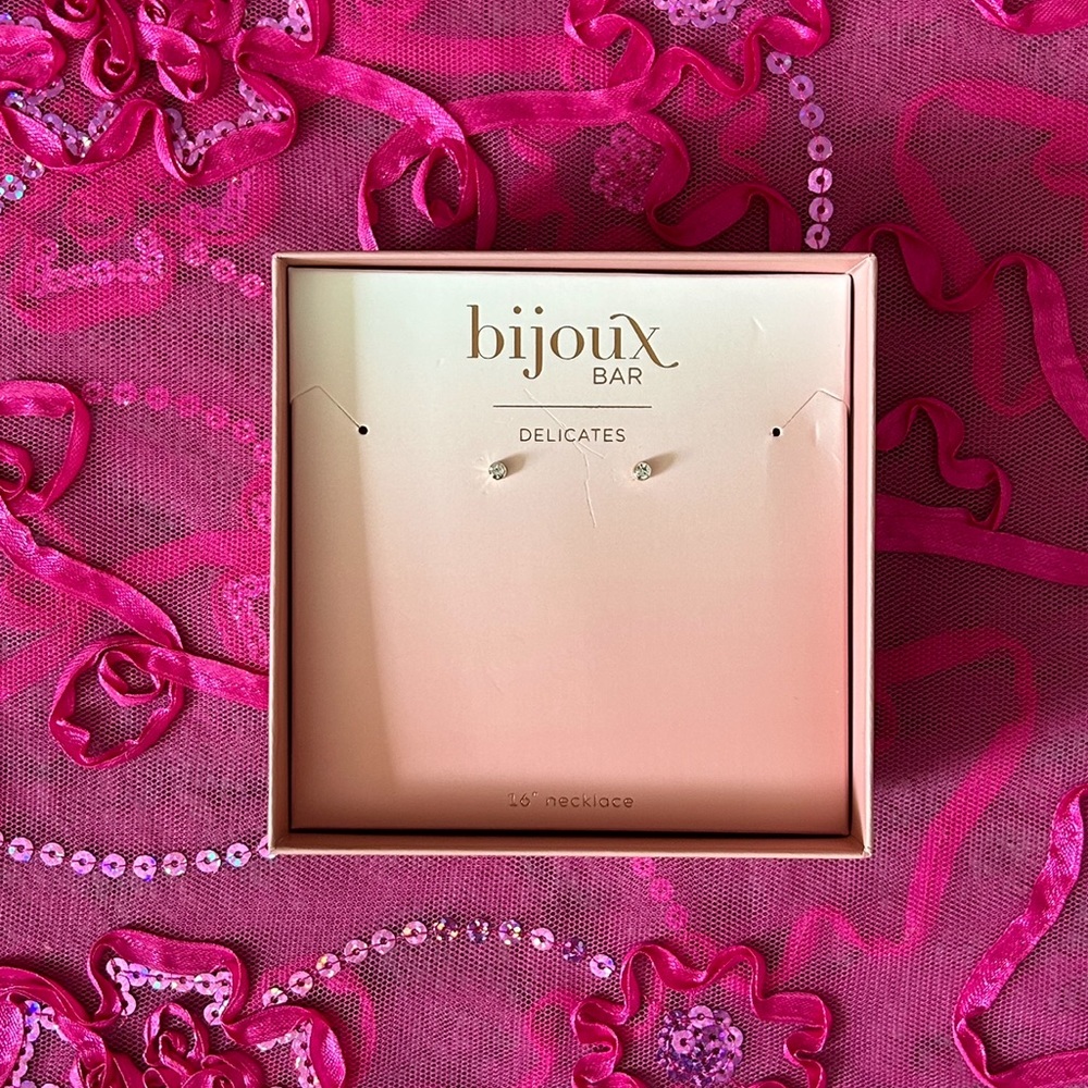 NWT bijoux bar diamond/crystal stud earrings